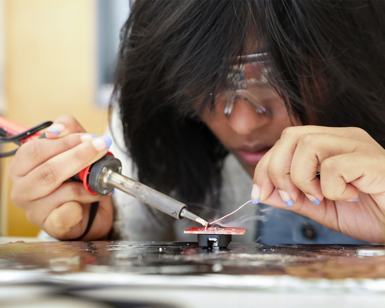 Explore Our Summer Engineering Programs for High School Students